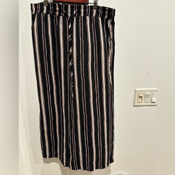 NWT oddy pants in black, white, cranberry stripe size 1x - Picture 1 of 5